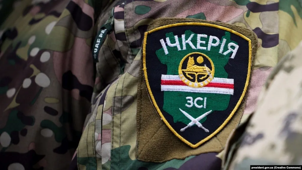 Росфинмониторинг включил «Чеченскую Республику Ичкерию» и её зарубежные структуры в перечень террористов и экстремистов после решения суда в Грозном. Российские спецслужбы утверждают, что сторонники Ичкерии участвуют в боевых действиях на стороне Украины и причастны к диверсиям в приграничных регионах.