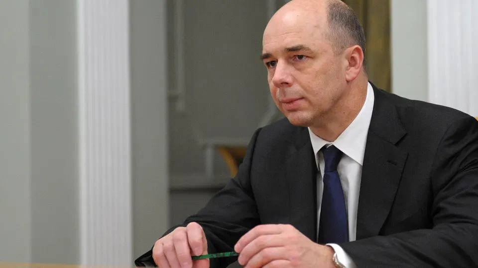 Глава Минфина Антон Силуанов заявил, что нейросети помогают оптимизировать распределение средств и выявлять неплательщиков, однако окончательные решения принимает человек; это происходит на фоне рекордного дефицита бюджета в 8,291 трлн рублей.
