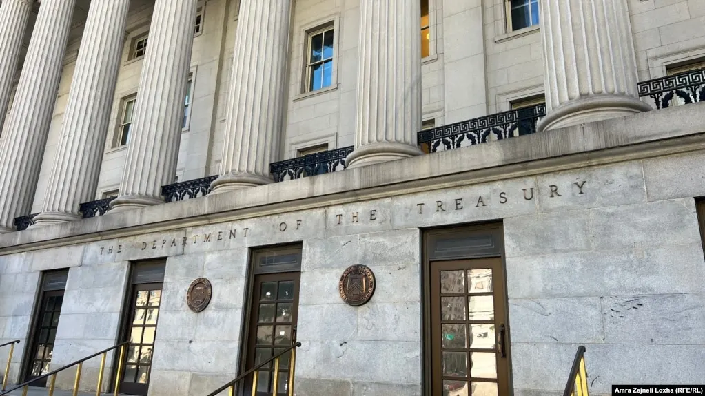 Минфин США объявил о новом пакете санкций против физических и юридических лиц из Ирана, Турции и ОАЭ, которых Вашингтон подозревает в содействии закупкам оружия и пополнению запасов ракет и беспилотников Ирана.