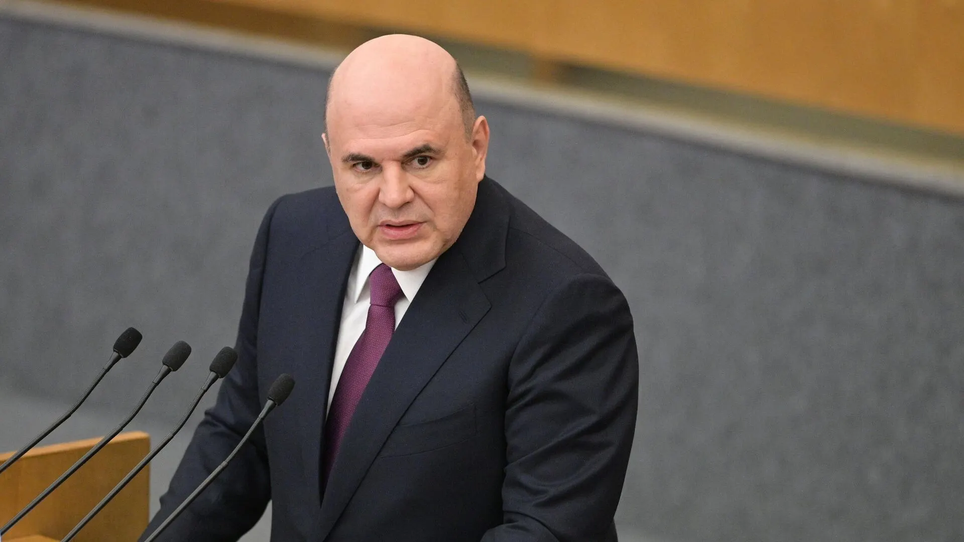 Ассоциация компаний электронной торговли выступила против мгновенного введения полного НДС на импортные товары и поддержала поэтапный вариант, предложенный Минфином, опасаясь оттока покупателей в «серые» каналы и падения выручки российских продавцов.