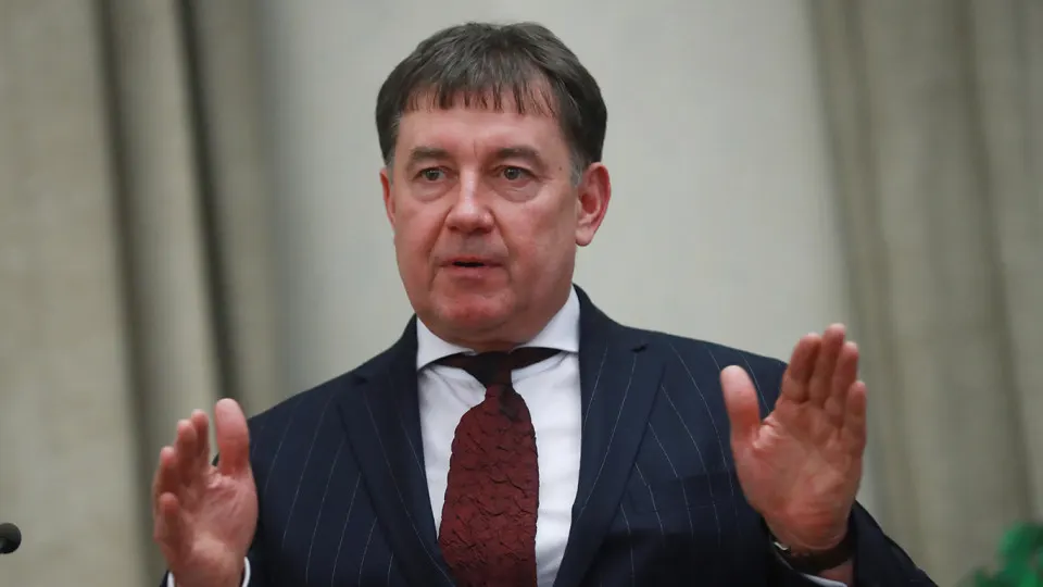 Мосгорсуд оставил в силе решение о национализации имущества бывшего председателя Совета судей России Виктора Момотова, включая сеть бизнес-отелей Marton и свыше 100 объектов недвижимости, которые, по данным Генпрокуратуры, были связаны с теневым бизнесом, уклонением от налогов и криминальными структурами.