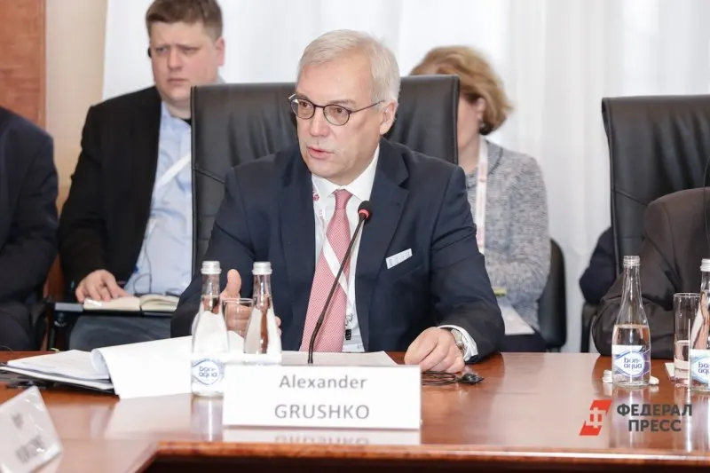 Замминистра иностранных дел РФ предупредил, что любые попытки НАТО блокировать или применять силу против Калининградской области приведут к серьёзным последствиям; он также отметил нарастание военной активности в Балтике и назвал риск захвата региона нулевым.