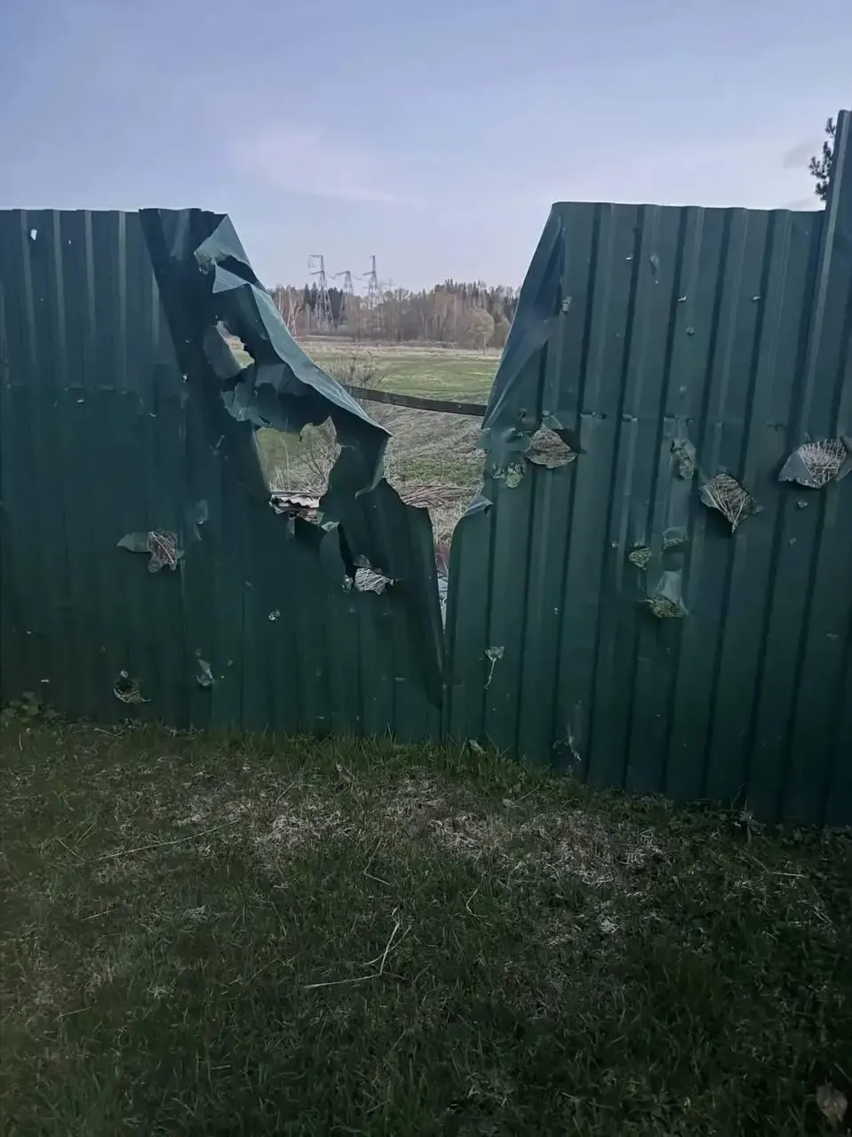 В Волоколамском округе 77‑летний мужчина погиб в результате удара беспилотника. В Ленинградской области заявили о примерно 60 сбитых БПЛА, в Приморске ликвидировали возгорание, в Петербурге отмечали перебои с мобильным интернетом.