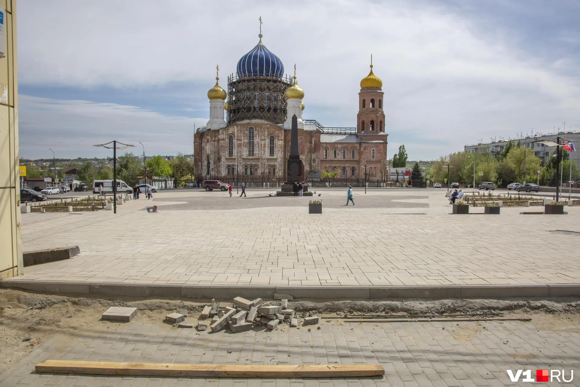 Дзержинский районный суд Волгограда постановил уволить по утрате доверия Анатолия Торгашина; ранее он уже уходил по собственному желанию и был осуждён за получение взяток.
