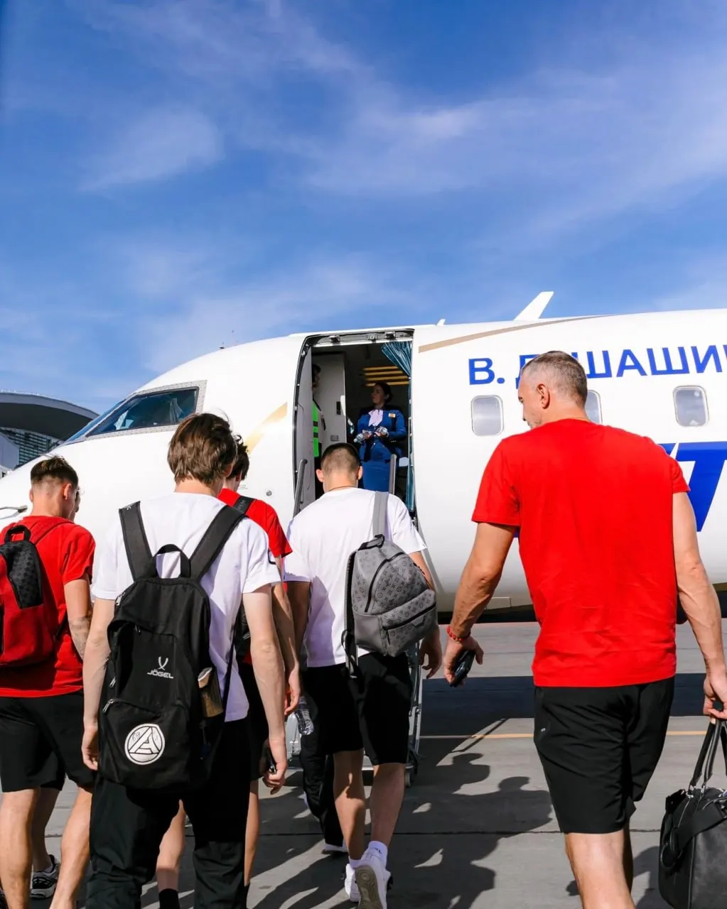 Экс‑капитан сборной России прилетел в город для участия в сегодняшнем матче на «Волгоград Арене», начало в 19:30.