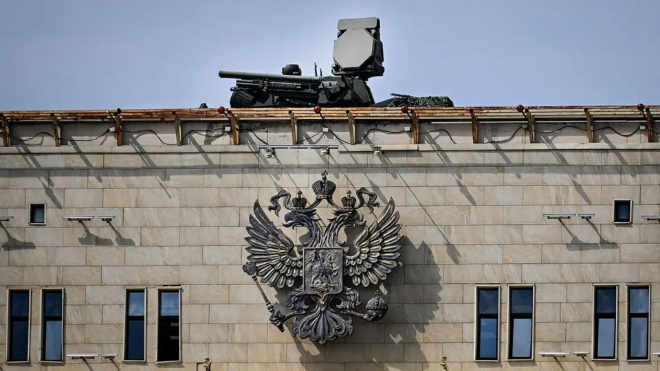 Перекладывая системы ПВО на защиту парада в Москве, Россия ослабила прикрытие других территорий, что, по мнению командования беспилотников, делает уязвимыми объекты энергетики и периферийные военные базы.