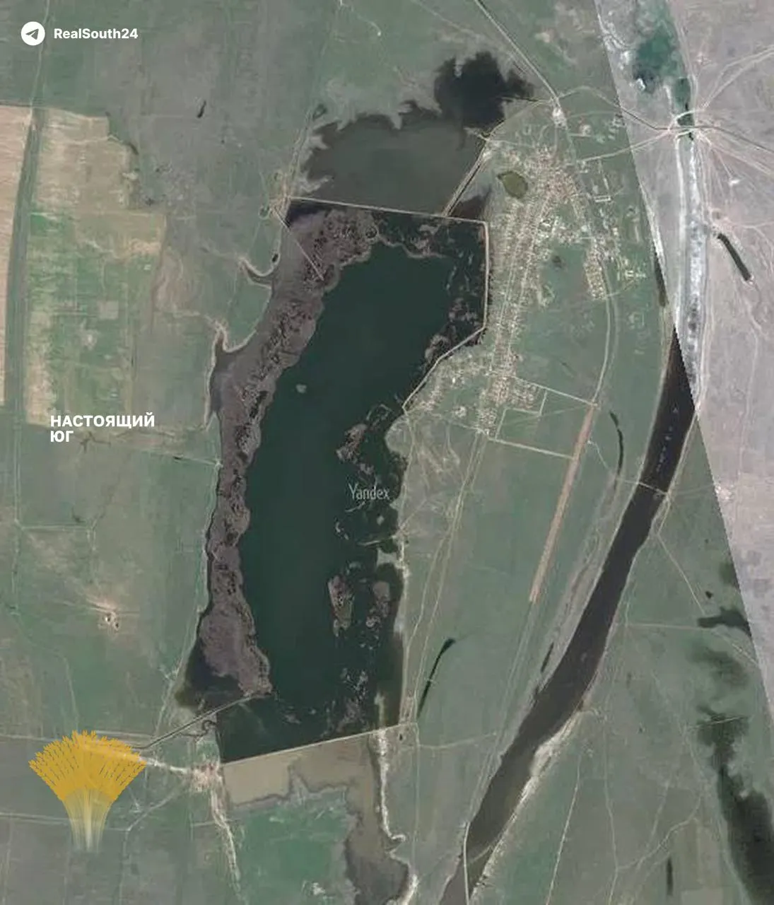 В озере Цаца, единственном источнике технической воды для одноимённого села, вода практически исчезла после того, как в этом году не выделили средства на подпитку из Волги. Жителям приходится завозить питьевую воду, огороды остались без полива.
