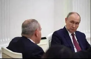 Несколько маркетплейсов временно прекратили продажу армянских товаров без подробных объяснений; Роспотребнадзор одновременно заблокировал более 1,1 млн бутылок минеральной воды «Джермук». Ограничения последовали после визита премьер-министра Армении в Москву.