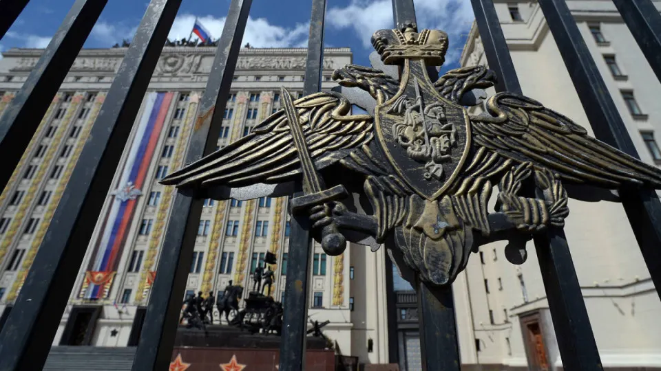 В проекте приказа ведомства предлагается передавать ему в распоряжение акции, землю, технику и оборудование национализированных предприятий стройотрасли, чтобы сразу использовать мощности для гособоронзаказа без посредников.