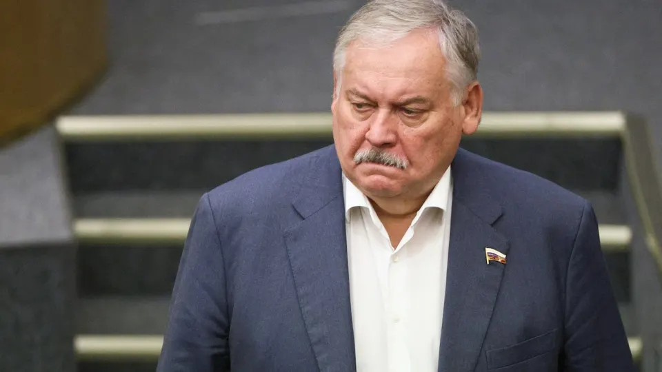 Первый зампред комитета Госдумы Константин Затулин заявил, что Латвия и Эстония нарушили обещания русским при выходе из СССР, введя статус «неграждан». Эти заявления прозвучали на фоне законопроекта о праве президента применять войска за рубежом для защиты россиян и опасений разведок о возможных провокациях в странах Балтии.