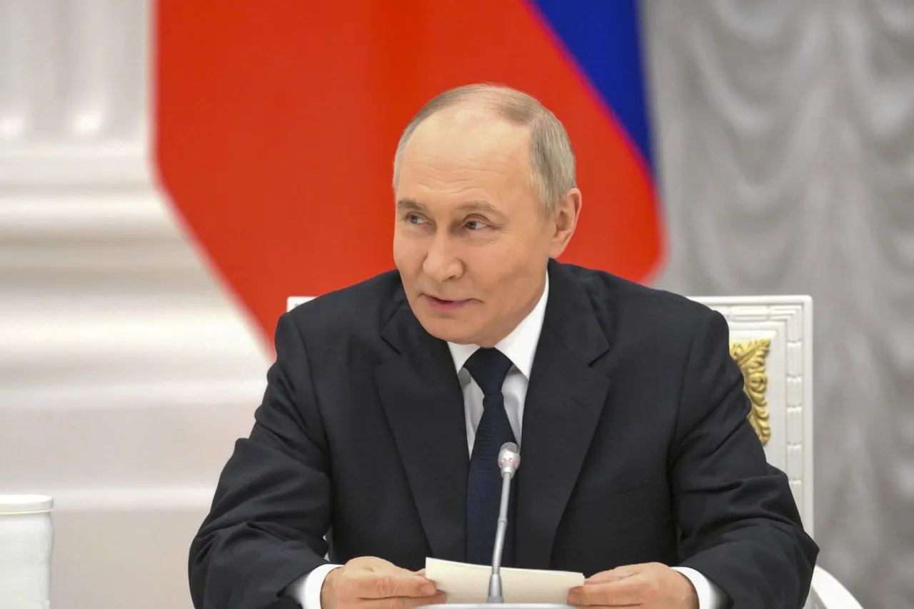 Во время общения с журналистами президент заявил, что Россия обладает всеми необходимыми возможностями для ответа на попытки уничтожить базы ПВО в Калининградской области, реагируя на слова министра иностранных дел Литвы.