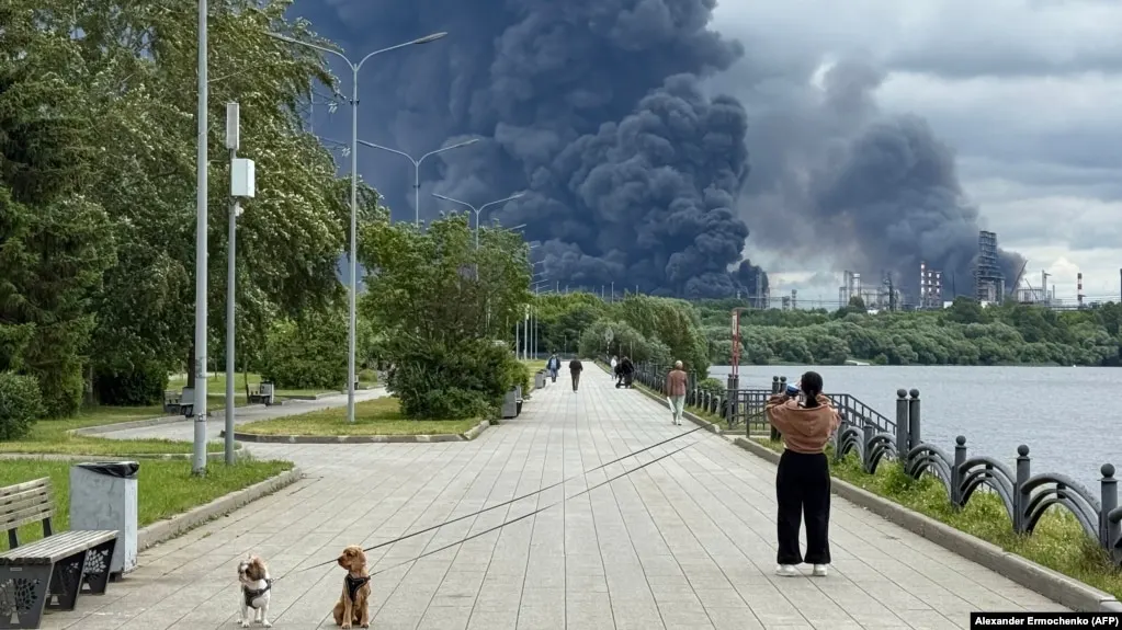 По данным отраслевых источников, Москва просит поставки бензина АИ‑92 и одновременно рассматривает ряд мер для стабилизации внутреннего рынка топлива.