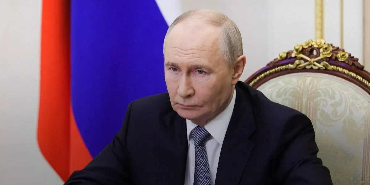 По словам президента, по мере ухудшения ситуации на фронте Киев якобы начал наносить удары по гражданским объектам и инфраструктуре, стремясь создать проблемы с энергоснабжением и подорвать туристический сезон.