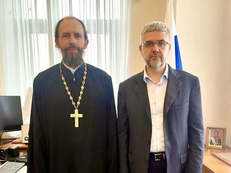 Заместитель министра юстиции Вадим Баланин заявил, что сожительство без официальной регистрации брака представляет угрозу безопасности России; ведомство ведёт мониторинг и готовит изменения в Семейный кодекс.