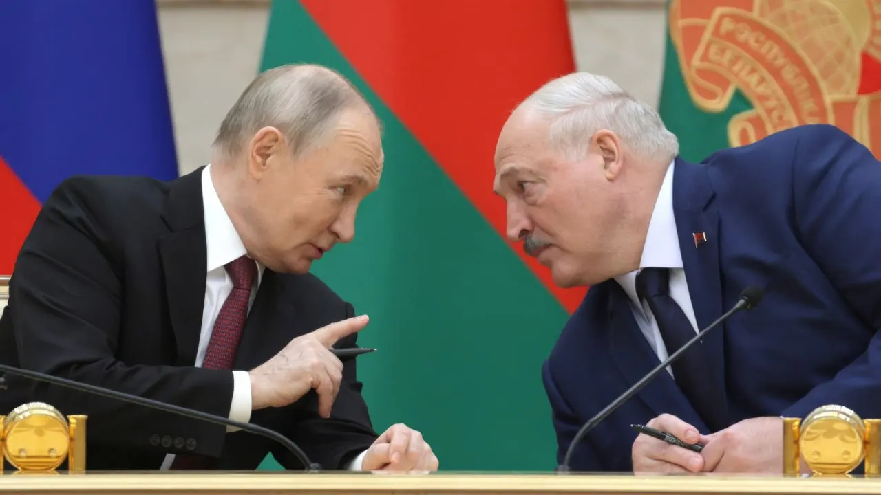 26 июня в президентской резиденции на Валдае прошли закрытые переговоры между Владимиром Путиным и Александром Лукашенко; официальных заявлений по итогам встречи не последовало.
