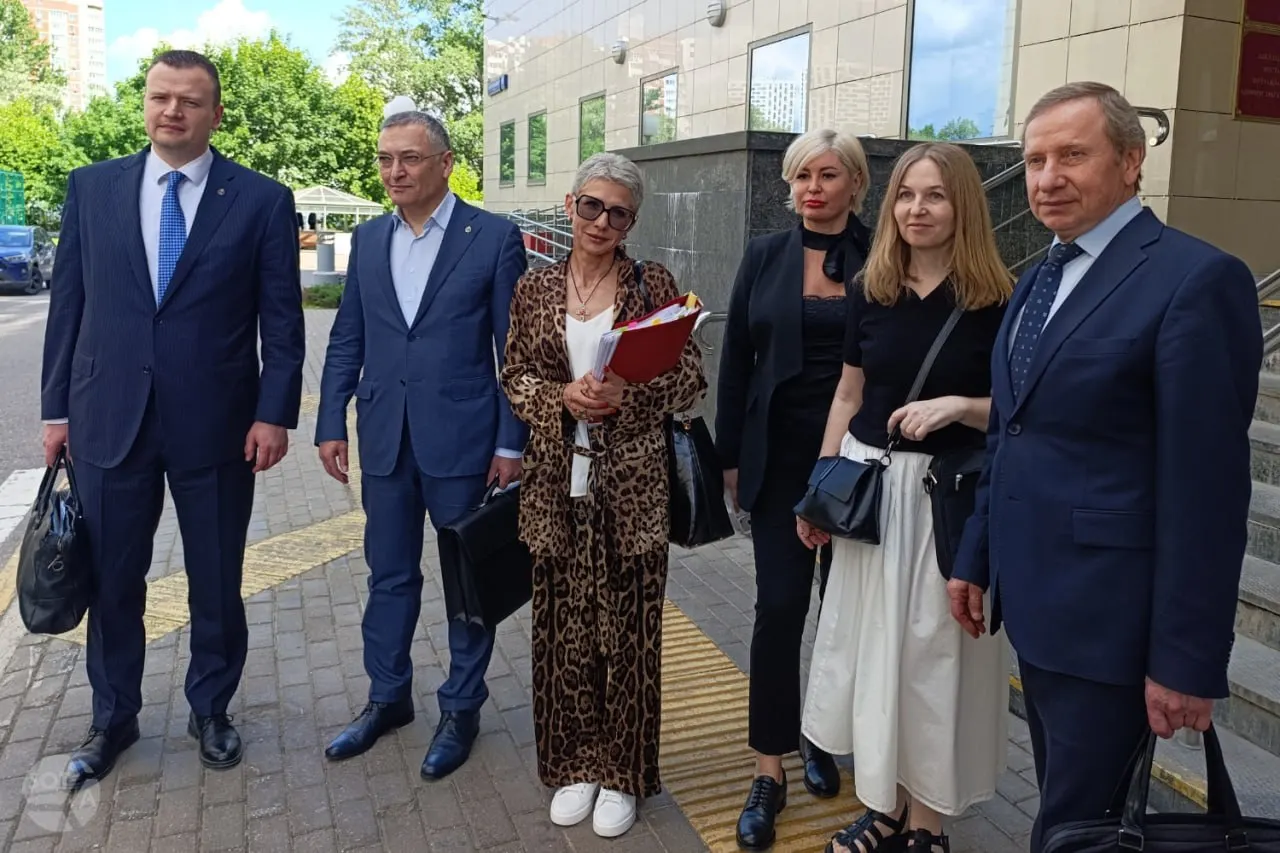 Суд оставил в силе решение Хамовнического суда о лишении статуса Алексея Басистова, Дмитрия Проводина и Юлия Тая по иску Минюста. Защита настаивает, что такой вопрос должен решать Совет Адвокатской палаты, а не государственный суд.
