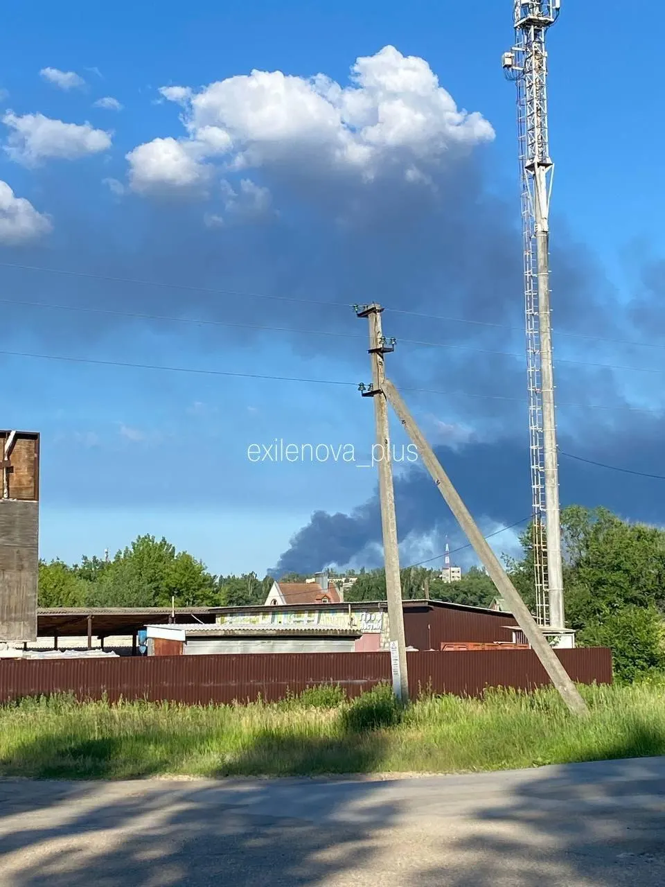 Ночью 13 июня в Котовском районе Волгоградской области атакован пункт подготовки и перекачки нефти — на территории объекта возник пожар, власти сообщили об отражении нападения.