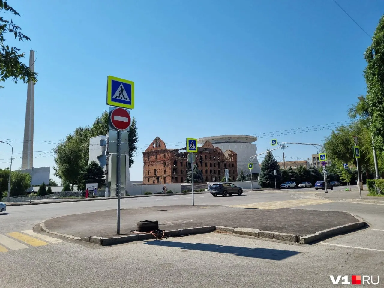 Председатель регионального отделения Всероссийского общества охраны памятников Валерий Котельников потребовал проверки чиновников, которые, по его мнению, превращают историческую улицу Советскую в зону платной парковки без необходимой историко‑культурной экспертизы.