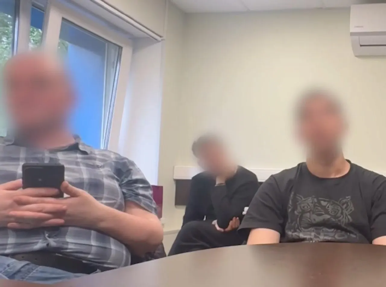 Следственный комитет возбудил уголовные дела о терроризме в отношении сервиса «Дайвинчик». По версии следствия, созданный для знакомств чат‑бот использовался спецслужбами Украины.