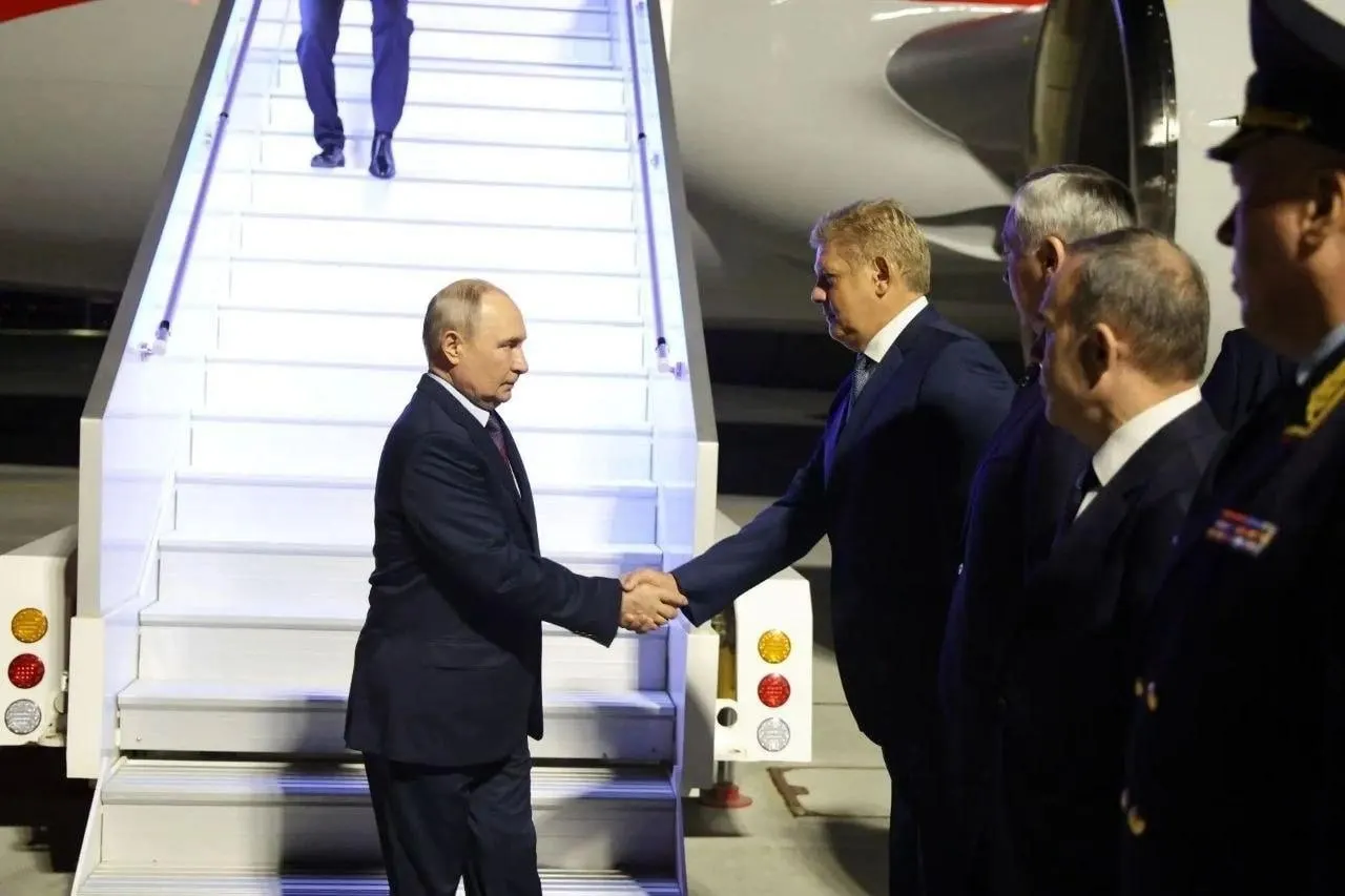 Президент посетил Новосибирск по рабочим вопросам в рамках открытия СКИФа (Сибирского кольцевого источника фотонов).