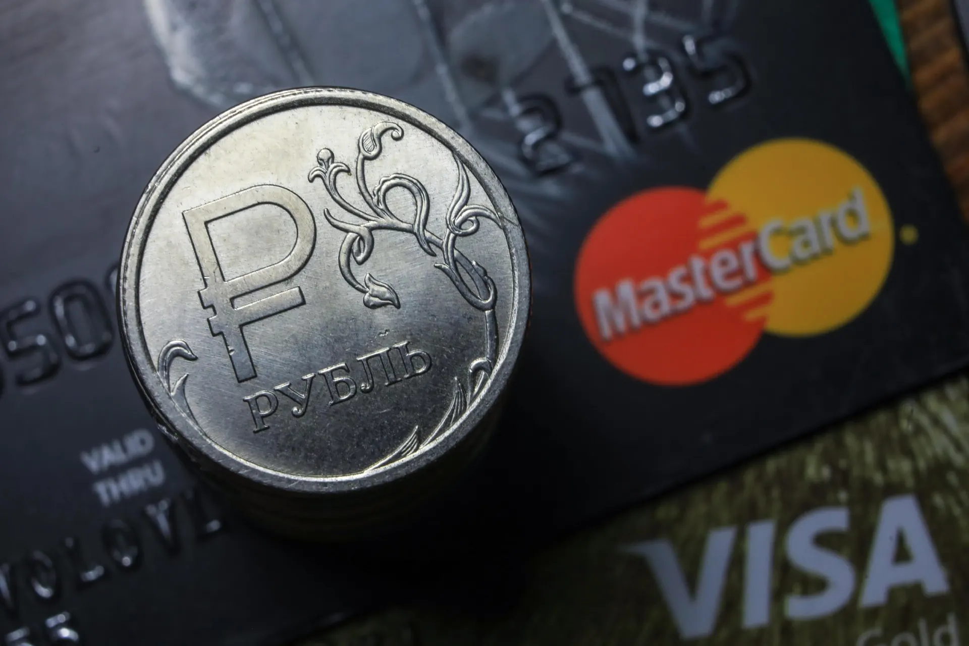 Пользователи сталкиваются с трудностями при оплате картами Visa и Mastercard и через систему быстрых платежей.