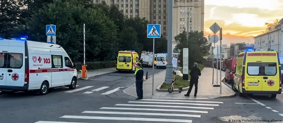 Взрыв у ресторана Balzi Rossi на Кудринской площади 1 августа привёл к жертвам и многочисленным пострадавшим. Следственные органы рассматривают версию о целенаправленной атаке на главнокомандующего ВКС Александра Чайко; официальных подтверждений пока нет.