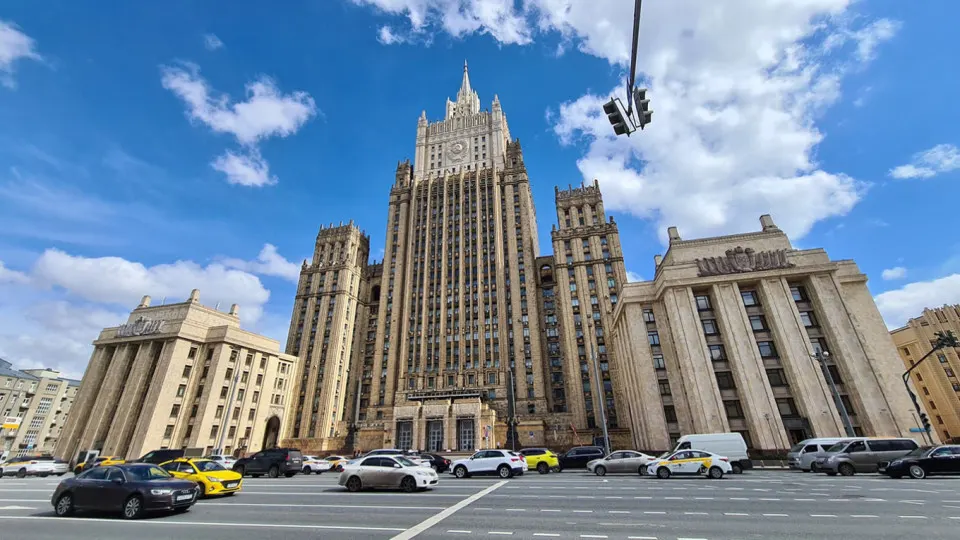 Заместитель министра иностранных дел заявил, что заморозка боевых действий без устранения причин конфликта невозможна; Москва обвинила Киев и западные страны в эскалации.