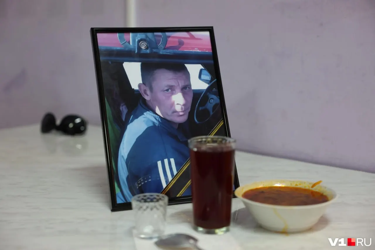 49-летний Сергей Егоров погиб, пытаясь спасти супругу из горящего дома во время атаки беспилотников.