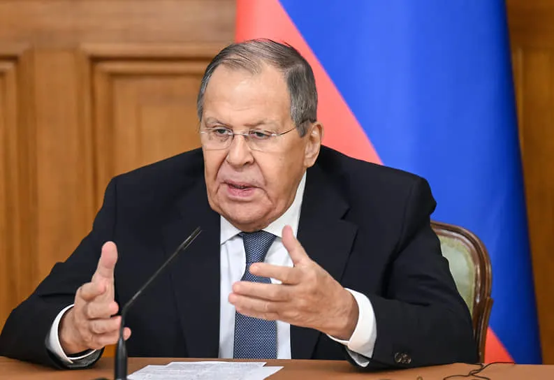Министр иностранных дел России заявил, что информационная борьба вокруг проводимой на Украине операции будет продолжаться и усилится.