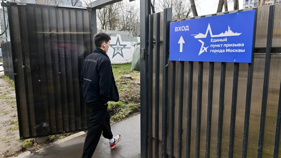 Проект приказа Генпрокуратуры предполагает всесторонний надзор за учётом военнообязанных — от военкоматов и силовых ведомств до работодателей, школ и вузов. Правозащитники предупреждают о риске усиления давления на граждан и превращении прокурорского надзора в инструмент мобилизационного администрирования.