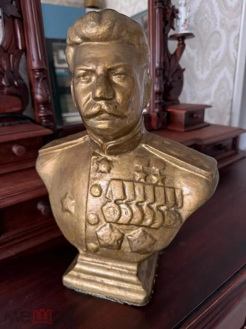 Коллекционер рассказывает, как купил бюст за смешные деньги у случайных людей: вещь оказалась не чугунной, а цельнолитой и теперь выставлена на продажу по цене нового смартфона.