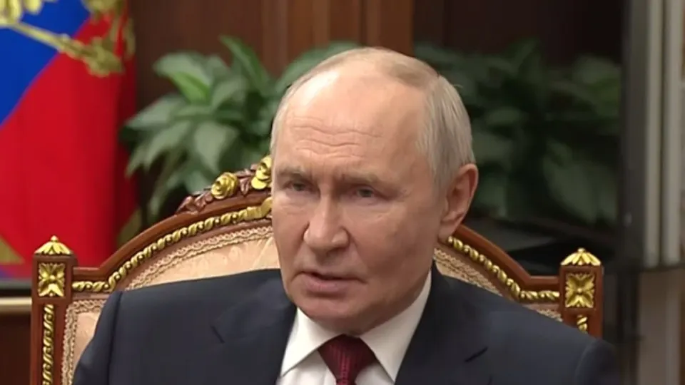 Президент заявил, что Украина якобы предлагала взаимно отказаться от дальнобойных ударов и сосредоточить боевые действия в четырёх оккупированных регионах. По его словам, это позволило бы ВСУ перебросить силы, но Россия не намерена спасать киевский режим.