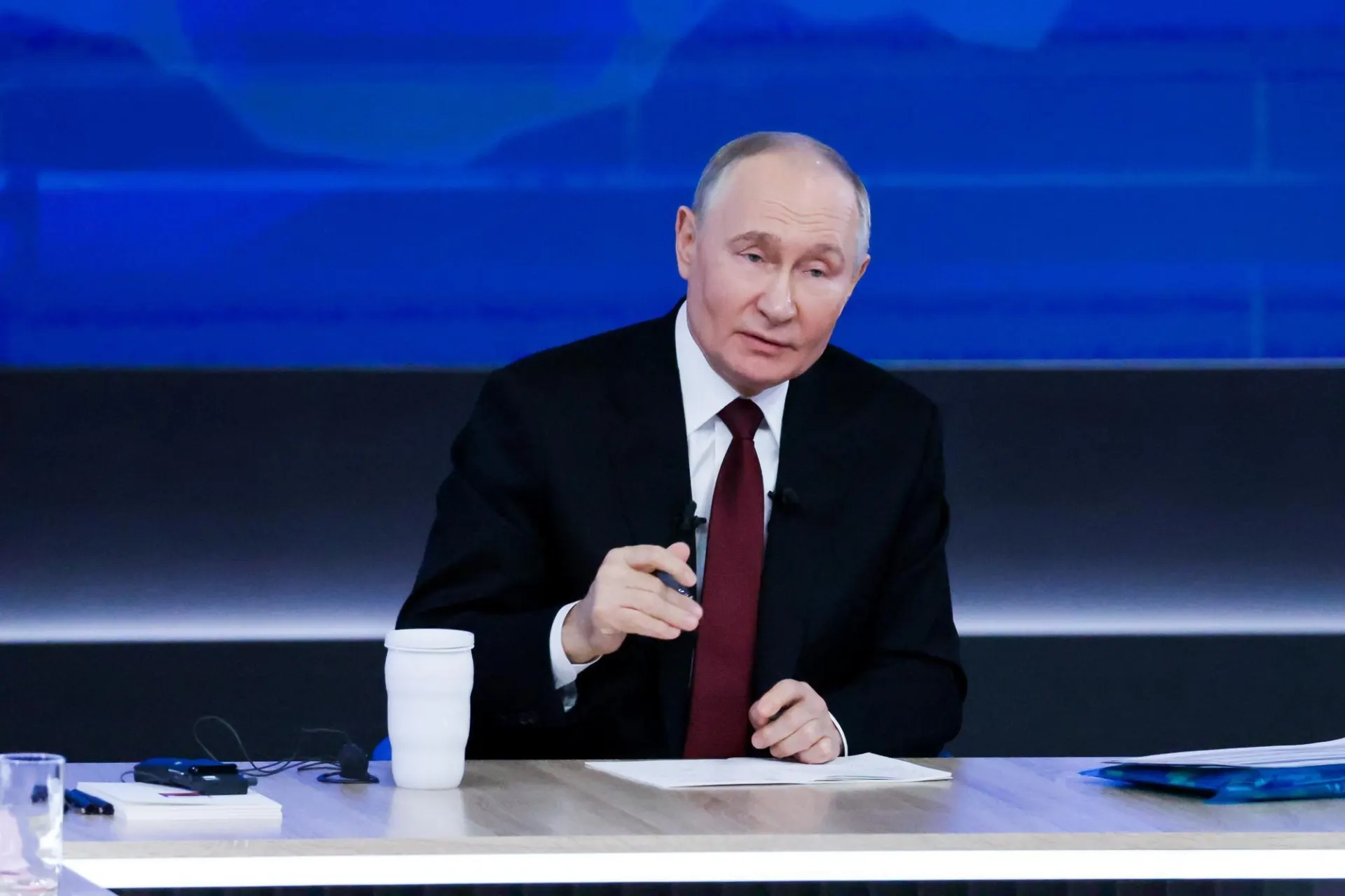 Президент заявил о мерах по расширению медицинской инфраструктуры и повышению престижа профессии медицинского работника.