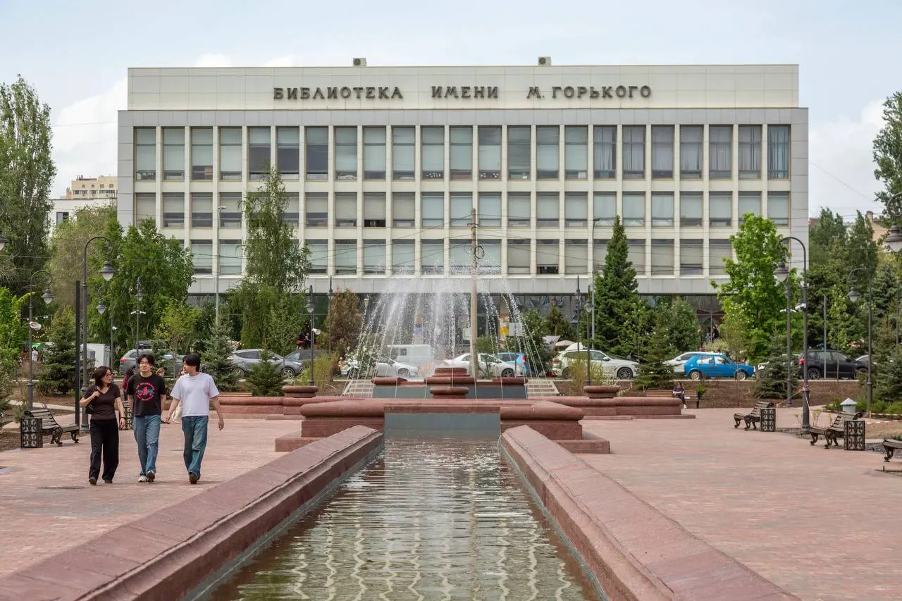 Открытие сквера, которое планировали ещё прошлым летом, перенесли — теперь его торжественно откроют в День России.