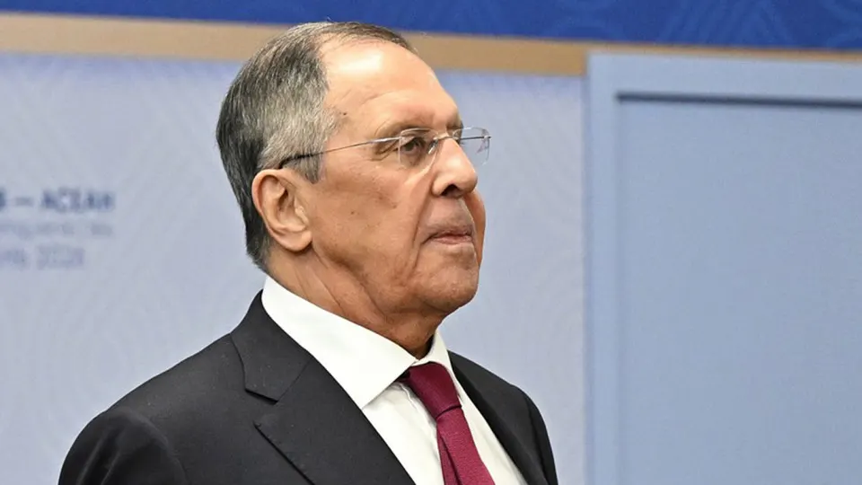После самой масштабной ночной атаки дронов на Московский регион глава МИД заявил, что задача верховного главнокомандующего — регулярные групповые удары по целям, от которых зависит боеспособность Вооружённых сил Украины.
