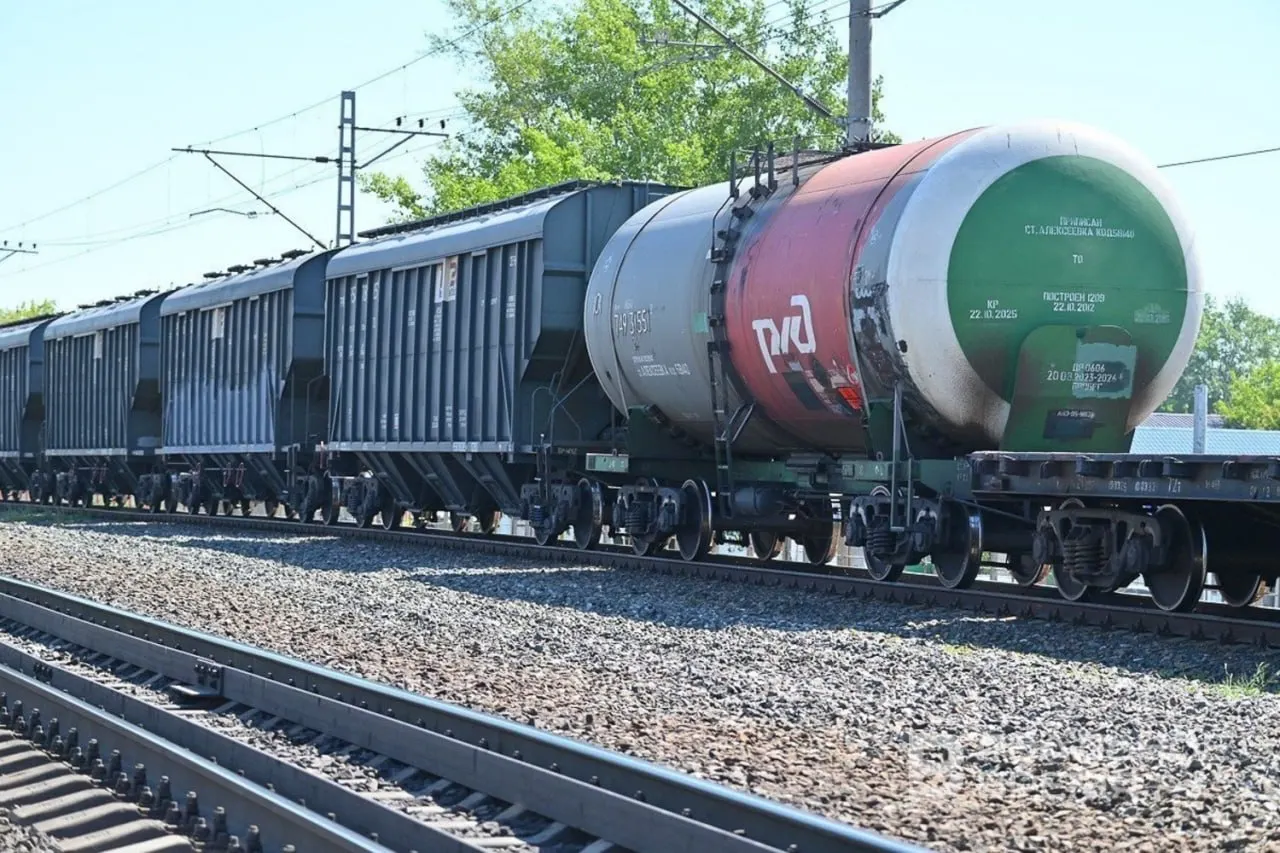 Штаб призван обеспечить бесперебойный приём нефтяных грузов и особенно контролировать поставки авиатоплива в аэропорты, минимизируя риск дефицита.