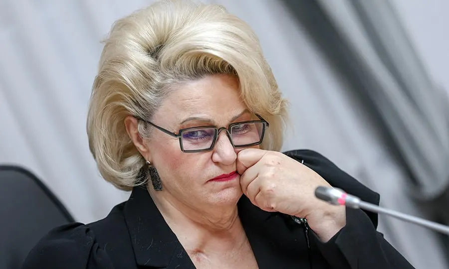 Председатель думского комитета по защите семьи Нина Останина призвала Роскомнадзор и Минцифры перенести опыт с ограничением мессенджеров на онлайн‑игры и соцсети ради защиты детей.