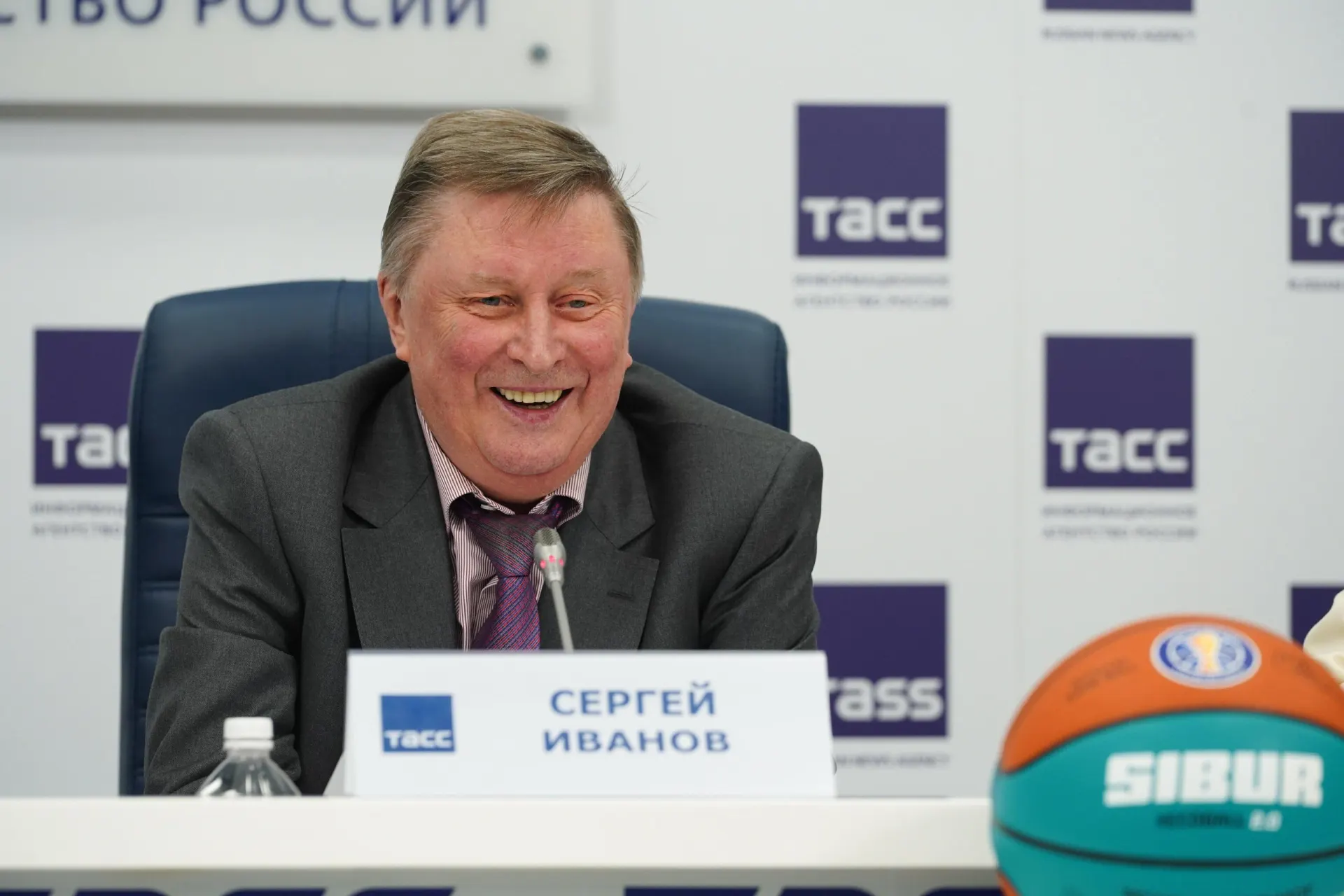 Бывший министр обороны скончался в 73 года. Близкий друг сообщил, что общался с ним всего три дня назад; официальные подробности смерти уточняются.