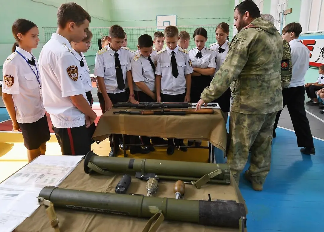 Российское военно-историческое общество предложило вовлечь школьников и студентов в запись рассказов военных и волонтёров; материалы планируют использовать в школьных музеях и цифровом архиве.