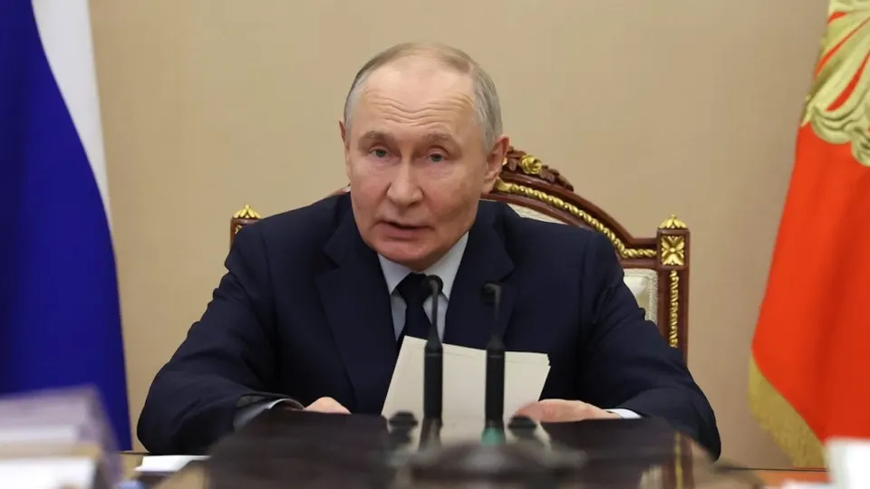 Президент заявил, что инвестиционной паузы нет, власти принимают меры на фоне резкого сокращения вложений, снижения прибыли предприятий и роста дефицита бюджета.