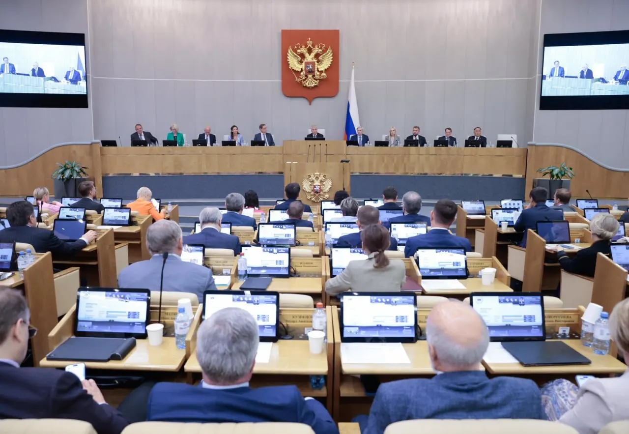 Анализ данных системы законотворческой деятельности показывает: правительские инициативы проходят в Госдуме значительно чаще депутатских, президентские — практически всегда.