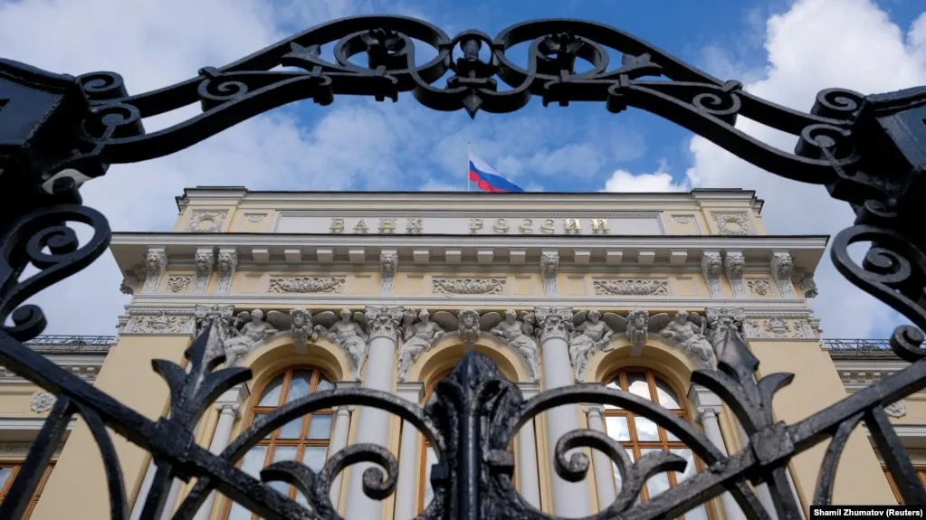 Центробанк снизил оценку роста экономики на 2026 год до 0–1% и повысил прогноз инфляции до 6–7%. Также пересмотрены ожидания по бюджетному дефициту, средней цене нефти и внешнеторговому балансу.