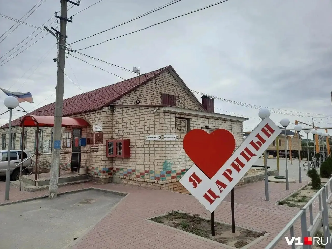 Жители Царицына жалуются, что несмотря на вмешательство руководства СК и заявления чиновников, проблема с водоснабжением поселка до сих пор не решена.
