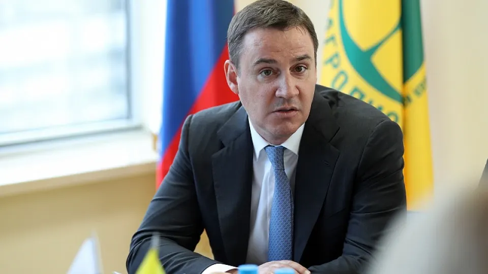 Назначения близких к вице‑премьеру менеджеров привели к фактическому контролю над РЭО; кадровые перестановки происходят на фоне уголовных дел против прежнего руководства.