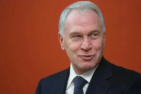 Президент присвоил Ковальчуку орден III степени за вклад в социальные проекты, сохранение культурно-исторического наследия и благотворительность. По оценке Forbes, его состояние составляет около $2 млрд.