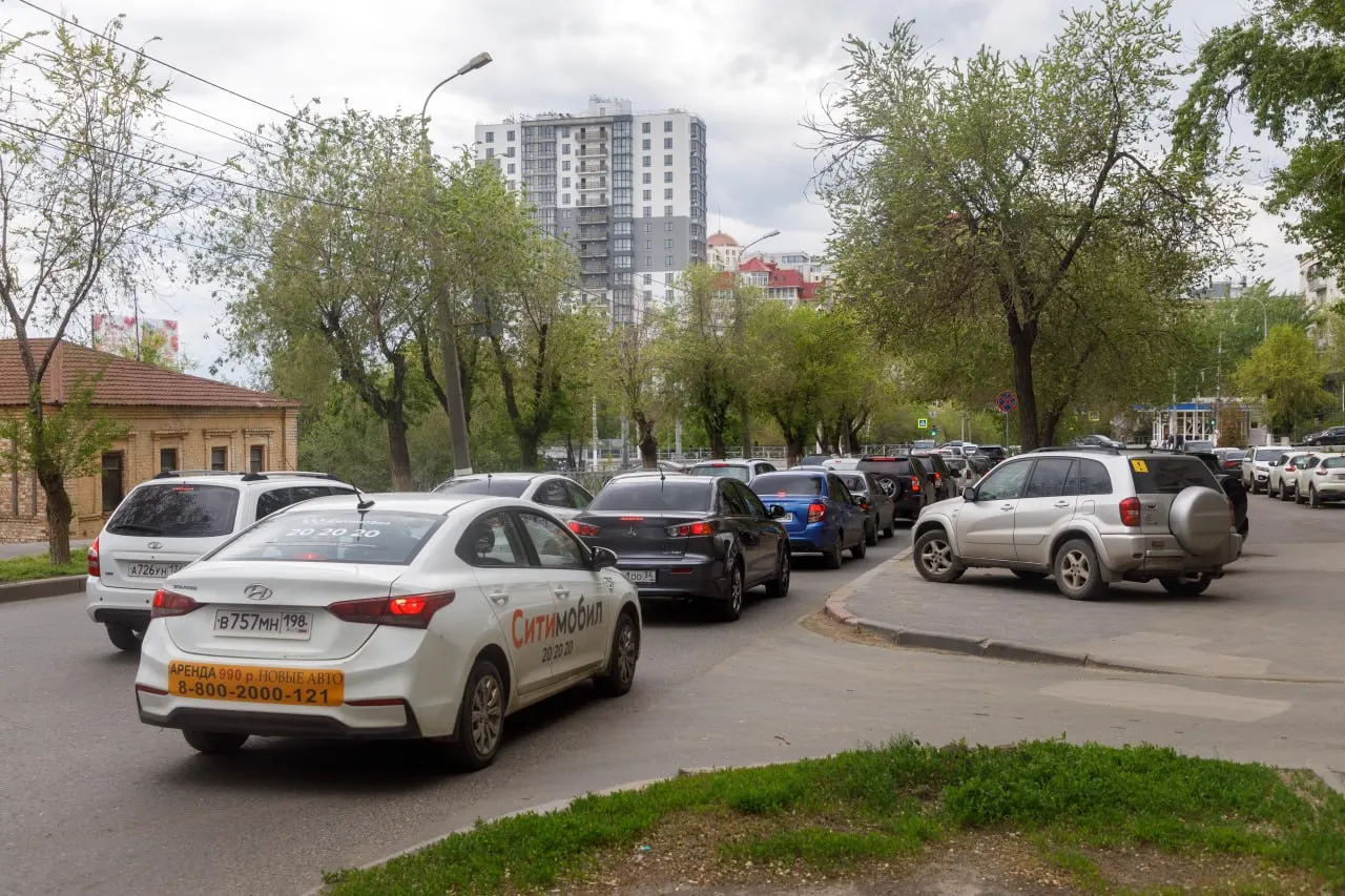 Председатель «Движения автомобилистов» Армен Оганесян заявил, что новая организация движения в центре Волгограда не принесла ожидаемого эффекта и к осени ситуация на Пархоменко и Новороссийской может ухудшиться.