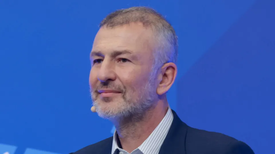 Предприниматель Андрей Мельниченко достиг мирового соглашения по СИБЭКО: прокуратура отозвала иск после перевода 32 млрд рублей в пользу образовательного центра «Сириус». На фоне этого в России продолжается масштабная волна национализаций на триллионы рублей.