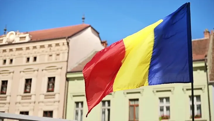 Бухарест выслал сотрудника посольства РФ и потребовал его выезда после того, как румынские военные сбили три беспилотника, проникших в страну; у дипломата изъяли обломки одного из дронов. Кроме того, румынский посол в Москве отозван на консультации.