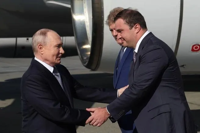 На рабочей встрече 25 июля обсуждали рост ВРП региона, успехи в сельском хозяйстве, состояние промышленности, а также инфраструктурные и жилищные проблемы.