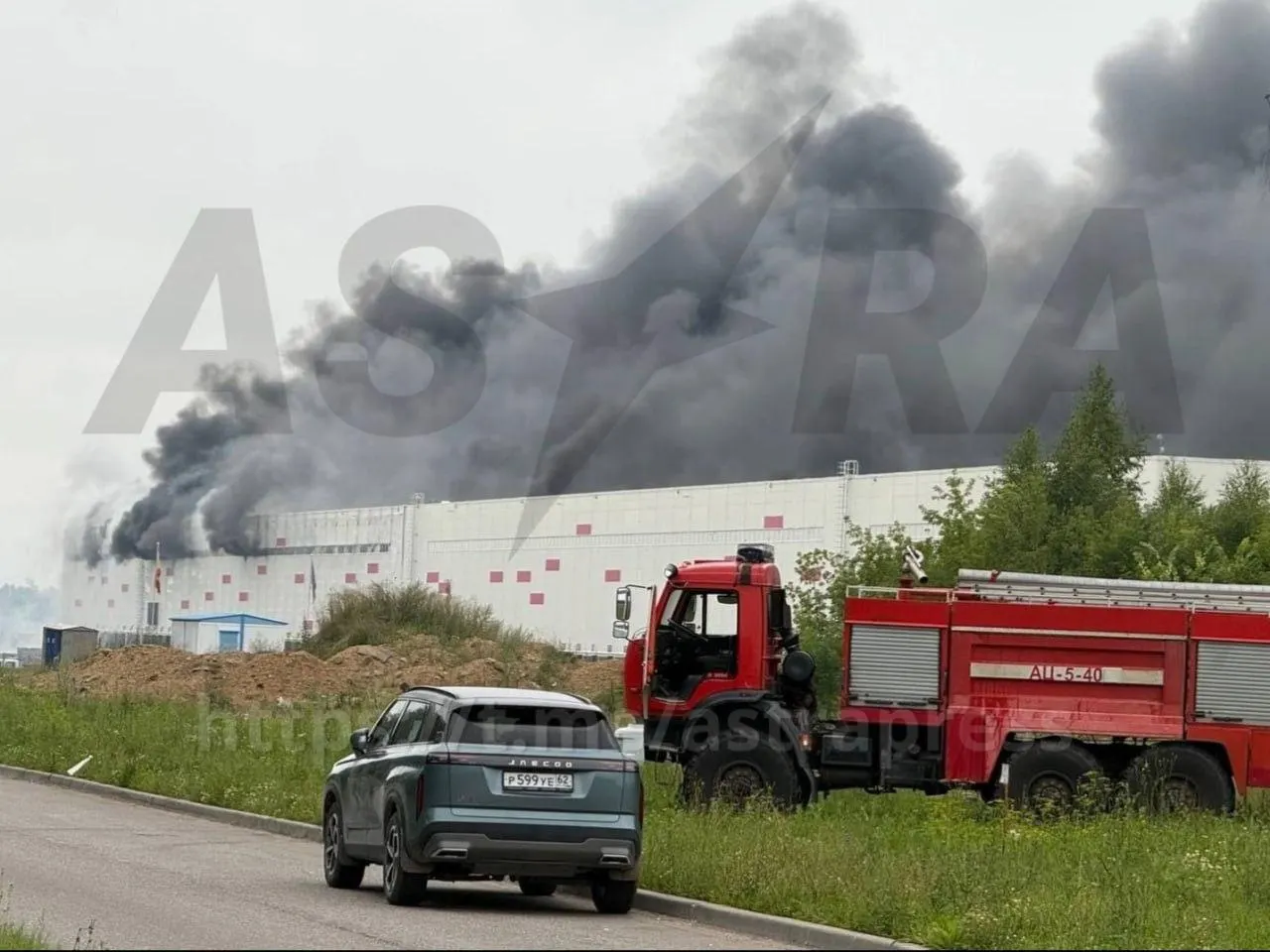Ночная атака дронов в Рязанской области привела к пожару и шести пострадавшим; также зафиксированы повреждения в Таганроге, задержания в Иркутской области и Москве, а в издательской сфере ужесточили внутренние правила.